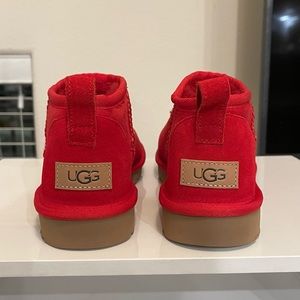 NEW UGG CLASSIC ULTRAMINI SUEDE SHEARLING
LINED ANKLE BOOTS RED SIZE 10
